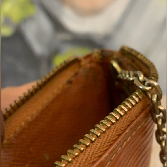 Louis Vuitton Pochette  Clรฉ Epi in Kenya Brown - Picture 9 of 11